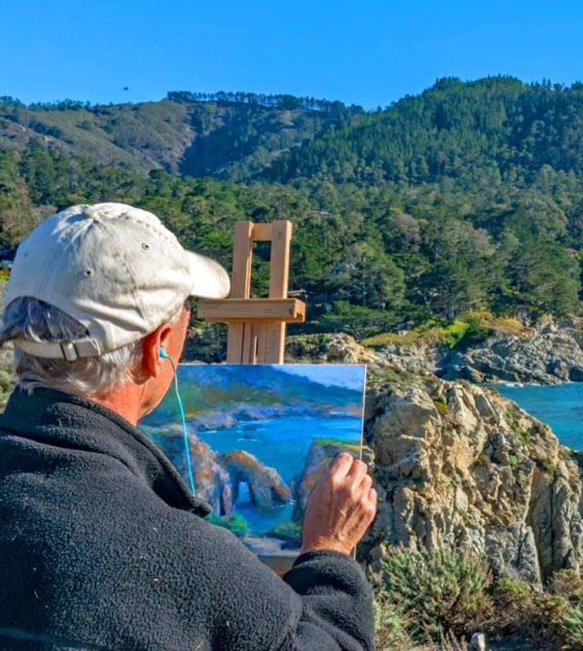 Paul Fortis painting outdoors on the California coast